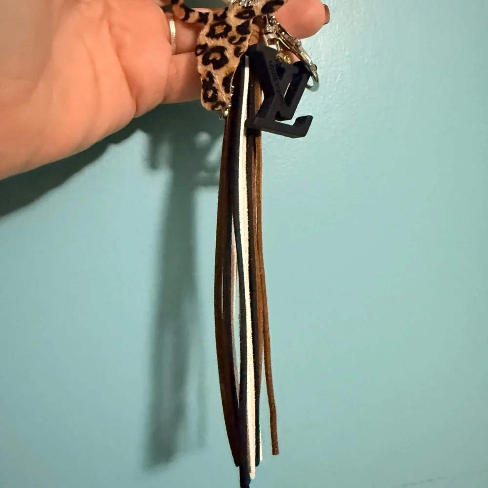 Sold 🖤 Louis Vuitton LV resin Logo Charm – Black Resin on Silver unbranded - Picture 4 of 5